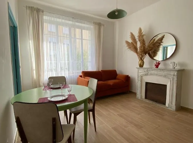 2 Pieces / Neuf - Centre - Place Miot / 1er *