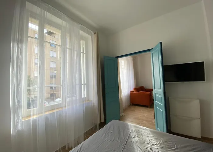 2 Pieces / Neuf - Centre - Place Miot / 1er