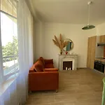 2 Pieces / Neuf - Centre - Place Miot / 1er Apartment *