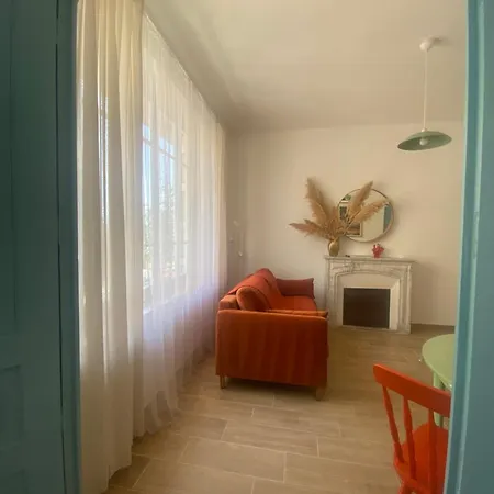2 Pieces / Neuf - Centre - Place Miot / 1er Apartment