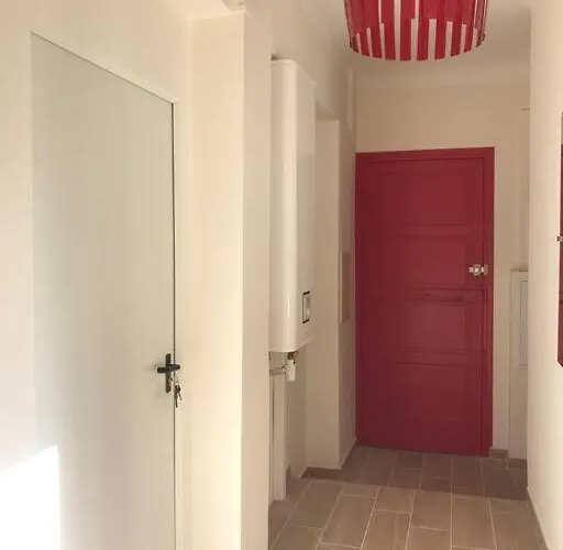 2 Pieces / Neuf - Centre - Place Miot / 1er Lägenhet *