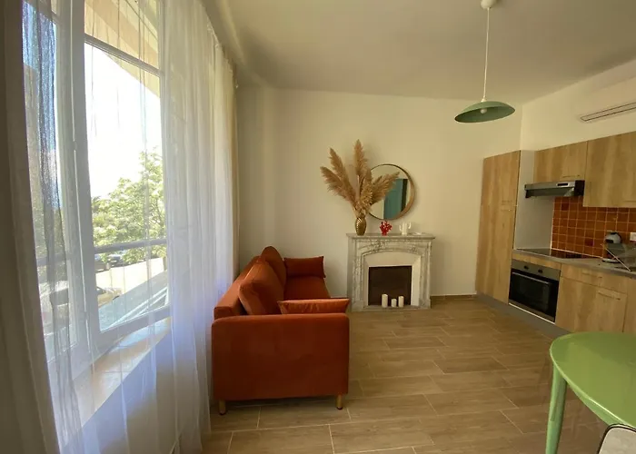 2 Pieces / Neuf - Centre - Place Miot / 1er Lägenhet *