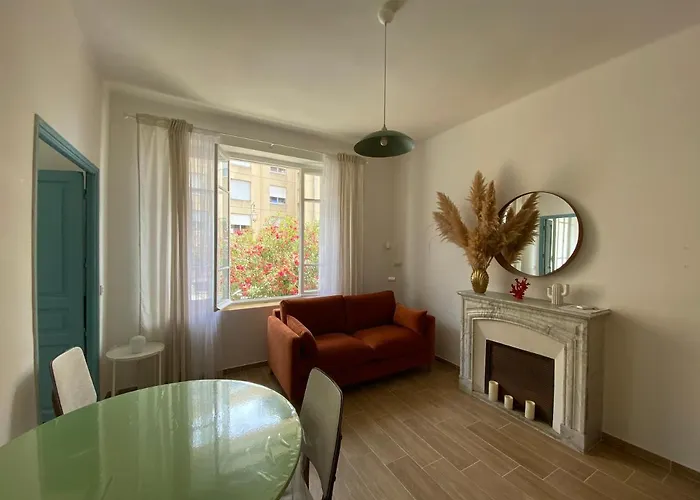 Lägenhet 2 Pieces / Neuf - Centre - Place Miot / 1er Ajaccio (Corsica)