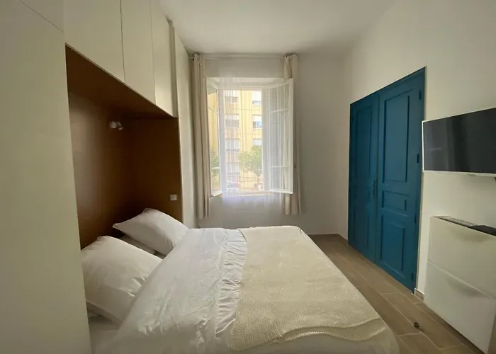 2 Pieces / Neuf - Centre - Place Miot / 1er Ajaccio (Corsica)